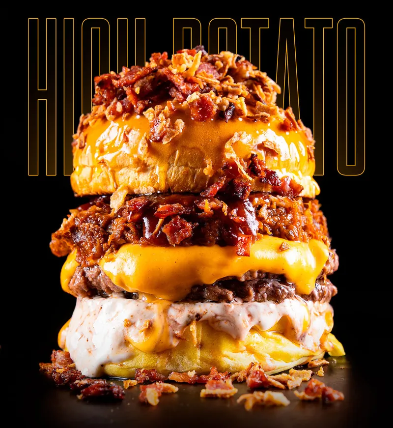 Hamburguesa High Potato montada sobre pan brioche Briox