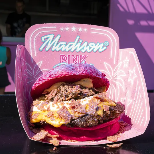 Hambúrguer Madison Pink em pão brioche rosa