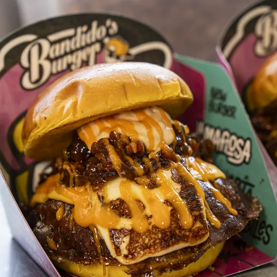 Hambúrguer da Bandido's Burger em pão brioche dourado