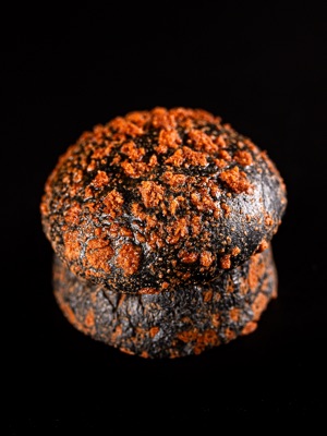 HIGH BLACK LOTUS da Briox Baker · o crumble de perto