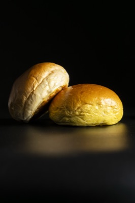 Pães brioche da Briox Baker · dois, apoiados