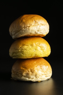 Pães brioche da Briox Baker · três, empilhados